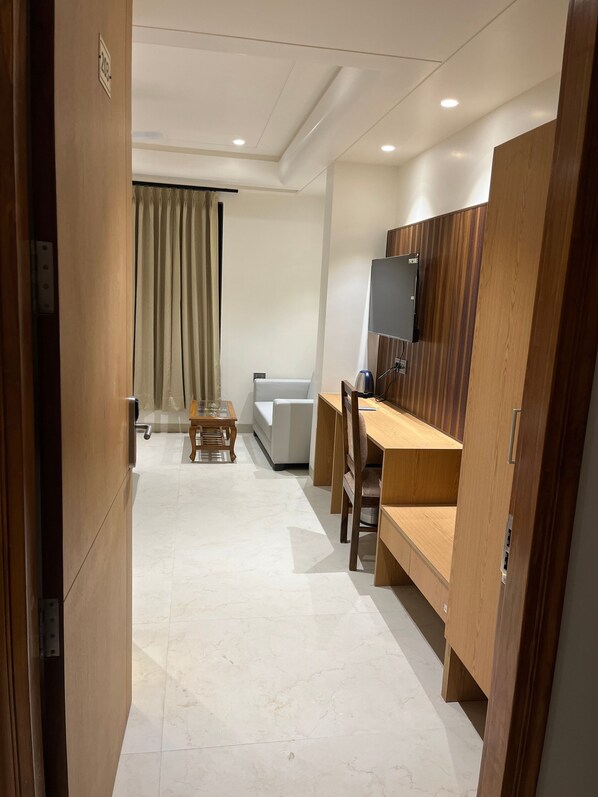 書桌、手提電腦工作空間、免費 Wi-Fi