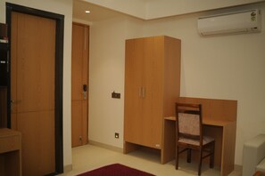 Skrivebord, arbejdsområde til bærbare computere, gratis Wi-Fi