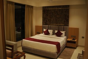 Escrivaninha, espaço de trabalho para notebook, Wi-Fi de cortesia