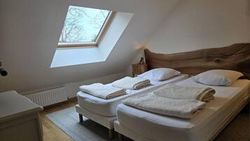 Iron/ironing board, WiFi, bed sheets