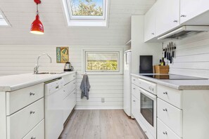 Refrigerador, horno, parrilla de estufa y lavavajillas 