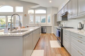 Villa (4 Bedrooms) | Interior