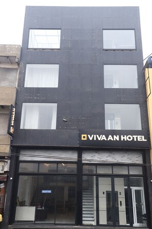 Front of property - Hotel Vivaan (Vrindavan)