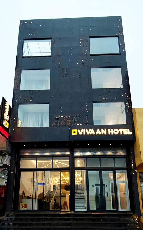 Front of property - Hotel Vivaan - Walk to Banke Bihari Temple (Vrindavan)