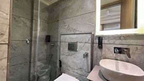 Artículos de tocador gratuitos, jabón, shampoo, papel higiénico