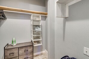 Interior - 1 Mi to Ruidoso Winter Park! Studio w/ Pool Access (Alto)