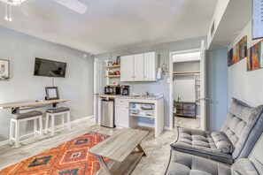 Apartment (0 Bedroom) | Interior - 1 Mi to Ruidoso Winter Park! Studio w/ Pool Access (Alto)