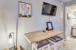 Apartment (0 Bedroom) | Interior - 1 Mi to Ruidoso Winter Park! Studio w/ Pool Access (Alto)