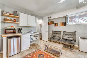 Apartment (0 Bedroom) | Interior - 1 Mi to Ruidoso Winter Park! Studio w/ Pool Access (Alto)