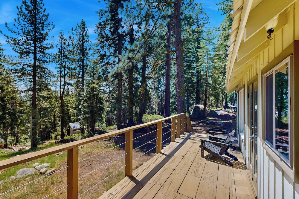 Peaceful & Charming Rustic Cabin - Bear Valley, CA