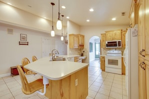 House (3 Bedrooms) | Interior