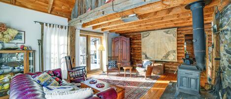 House (3 Bedrooms) | Front of property