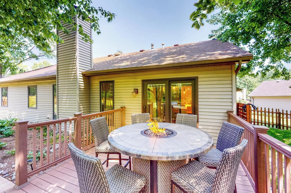3BR Dog-friendly Quiet Home w/ Fire Pit - Ossian, IN