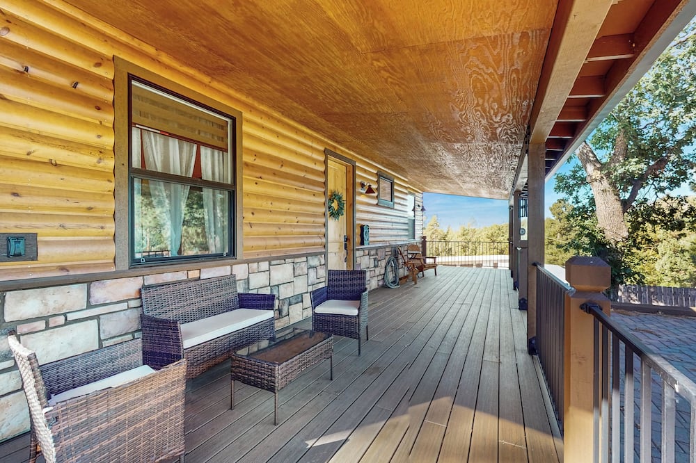 Cabin w/ Hot Tub Near Gila National Forest - Arizona