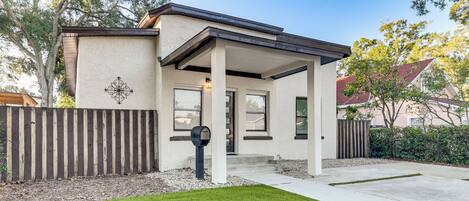 House (4 Bedrooms) | Front of property