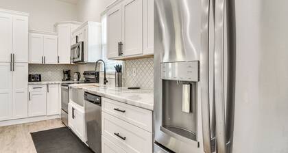 4 Mi to Dtwn St Pete! Pet-friendly Home w/ Yard