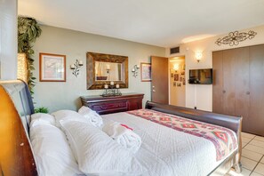 House (3 Bedrooms) | Interior - Half-mi to Loop Access! Private Tucson Hideaway (Tucson)