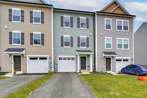 Apartment (4 Bedrooms) | Interior - 9 Mi to Harpers Ferry: Outdoor Escape w/ Fire Pit (Charles Town)