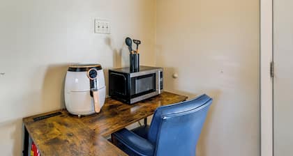 Commuter-friendly Studio Near DC & Alexandria!