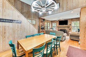 House (3 Bedrooms) | Interior - Relax Creekside: Forest-view Gem in Marietta! (Marietta)