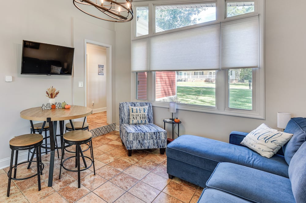 Lakeside Cedar Pines Bungalow 5 Mi to Main St! - Lesslie, SC