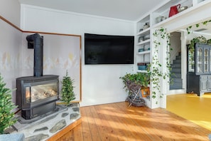 House (5 Bedrooms) | Interior - Green Mountain Views! Lowell Getaway Near Skiing (Lowell)