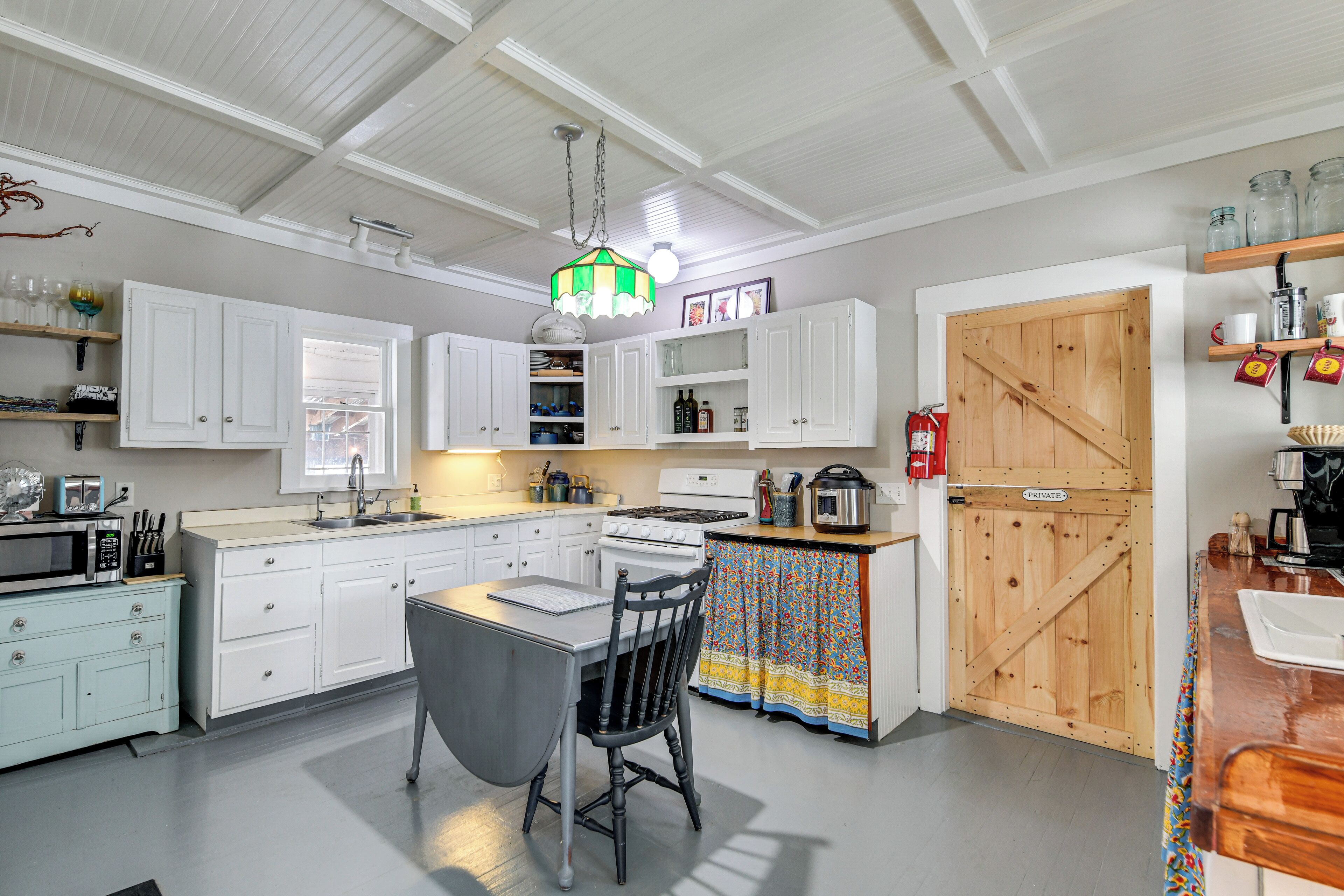 House (5 Bedrooms) | Interior