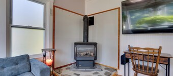 Green Mountain Views! Lowell Getaway Near Skiing