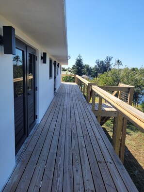Terrace/patio - ELEVATED 14 FEET!!! Spacious 4-bedroom house in amazing North Fort Myers with AC (North Fort Myers)