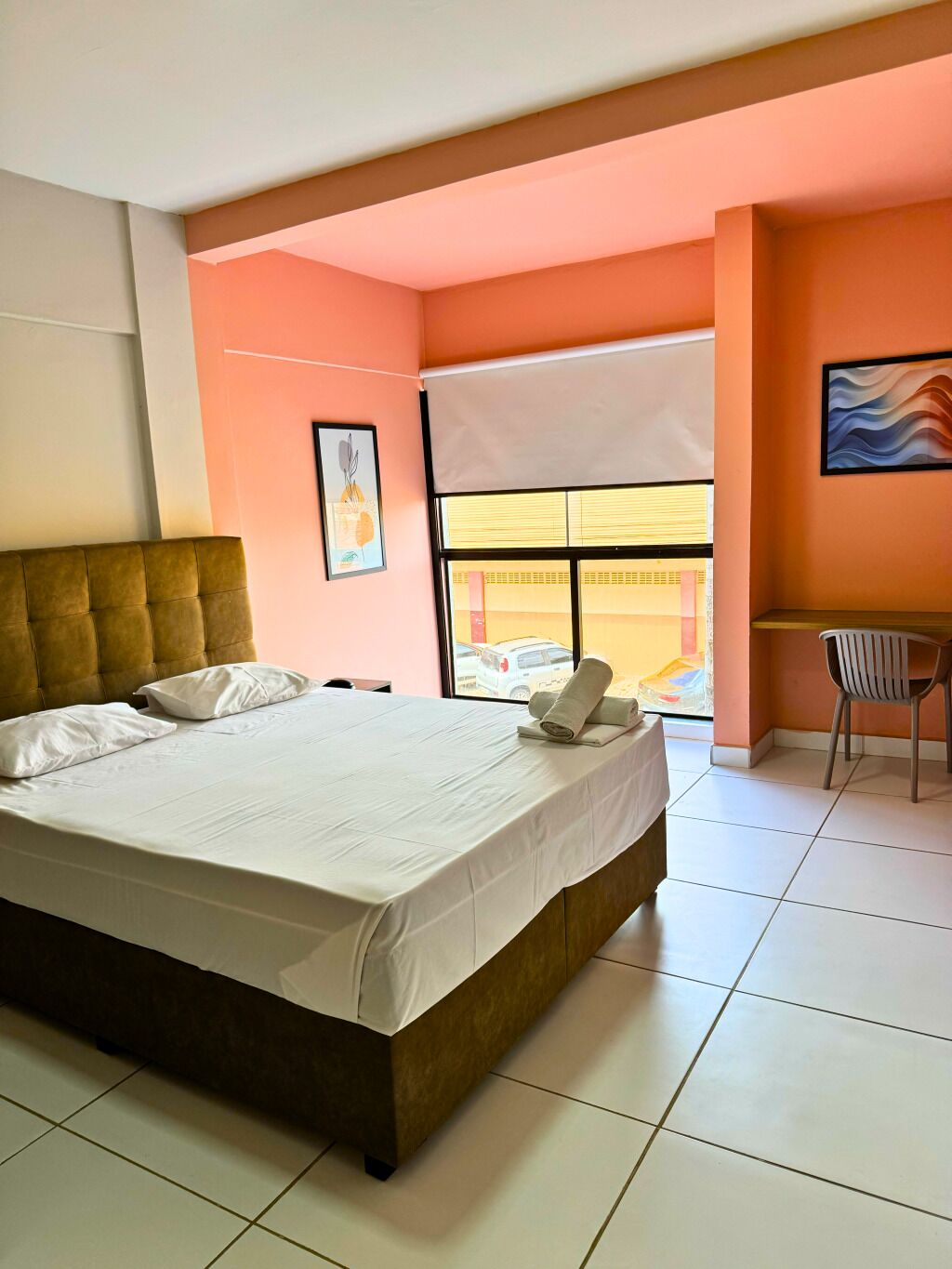 Skrivebord, arbejdsområde til bærbare computere, mørklægningsgardiner