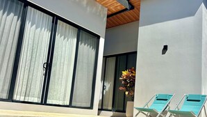 A modern pool area with clear water, large sliding glass doors, and a wooden ceiling. - Villa Continental-Ideal for families-Strategic location in Nicoya Guanacaste (Nicoya)