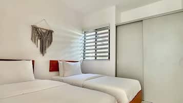 5 bedrooms, desk, iron/ironing board, travel crib
