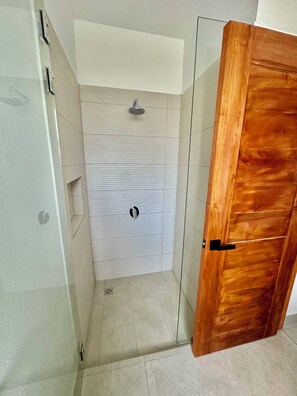 Shower, towels, soap, shampoo - Villa Continental-Ideal for families-Strategic location in Nicoya Guanacaste (Nicoya)