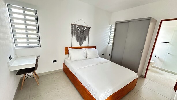A bedroom with a bed, a desk, and a wardrobe. - Villa Continental-Ideal for families-Strategic location in Nicoya Guanacaste (Nicoya)