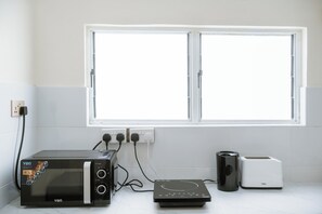 Mini-fridge, cookware/dishes/utensils - Talab Holidays (Mombasa)