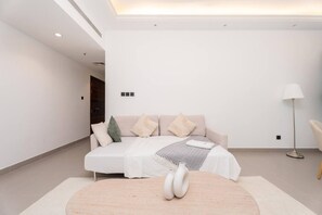 House - Alluring 1BR at Opal Tower (Dubai)