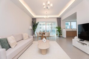 House - Alluring 1BR at Opal Tower (Dubai)