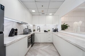 House - Signature 4BR at Skyview Tower (Dubai)
