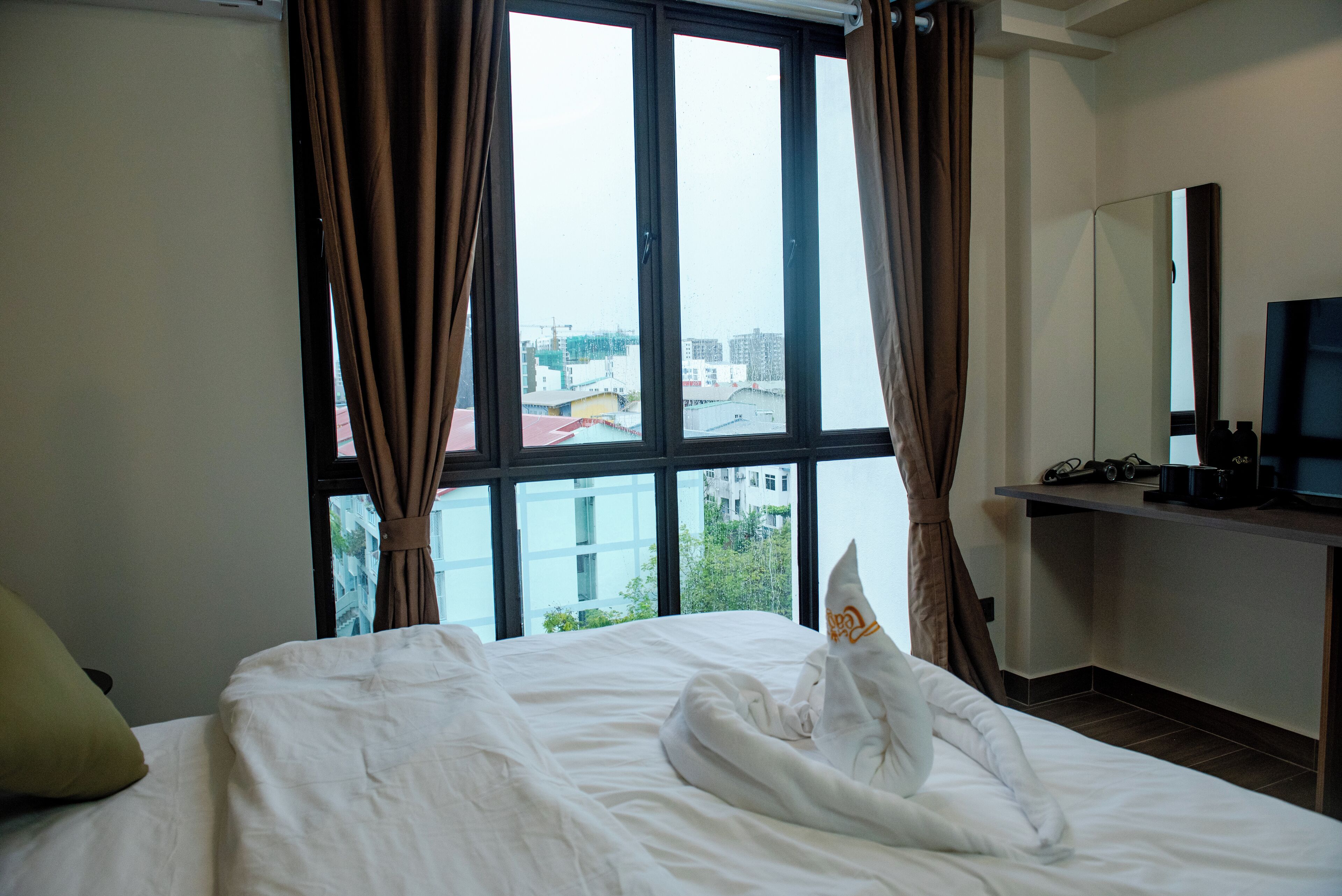 In-room safe, desk, laptop workspace, iron/ironing board