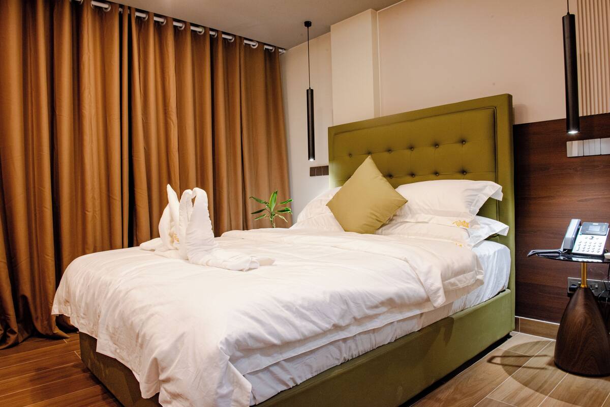 In-room safe, desk, laptop workspace, iron/ironing board