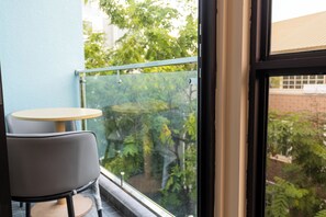 Habitació doble o amb dos llits individuals, vistes a la ciutat | Caixa forta a l'habitació i escriptori 