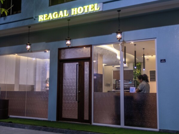 Exterior - Reagal garden (Male)