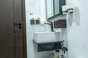 Habitació doble, vistes a l'oceà | Caixa forta a l'habitació i escriptori 