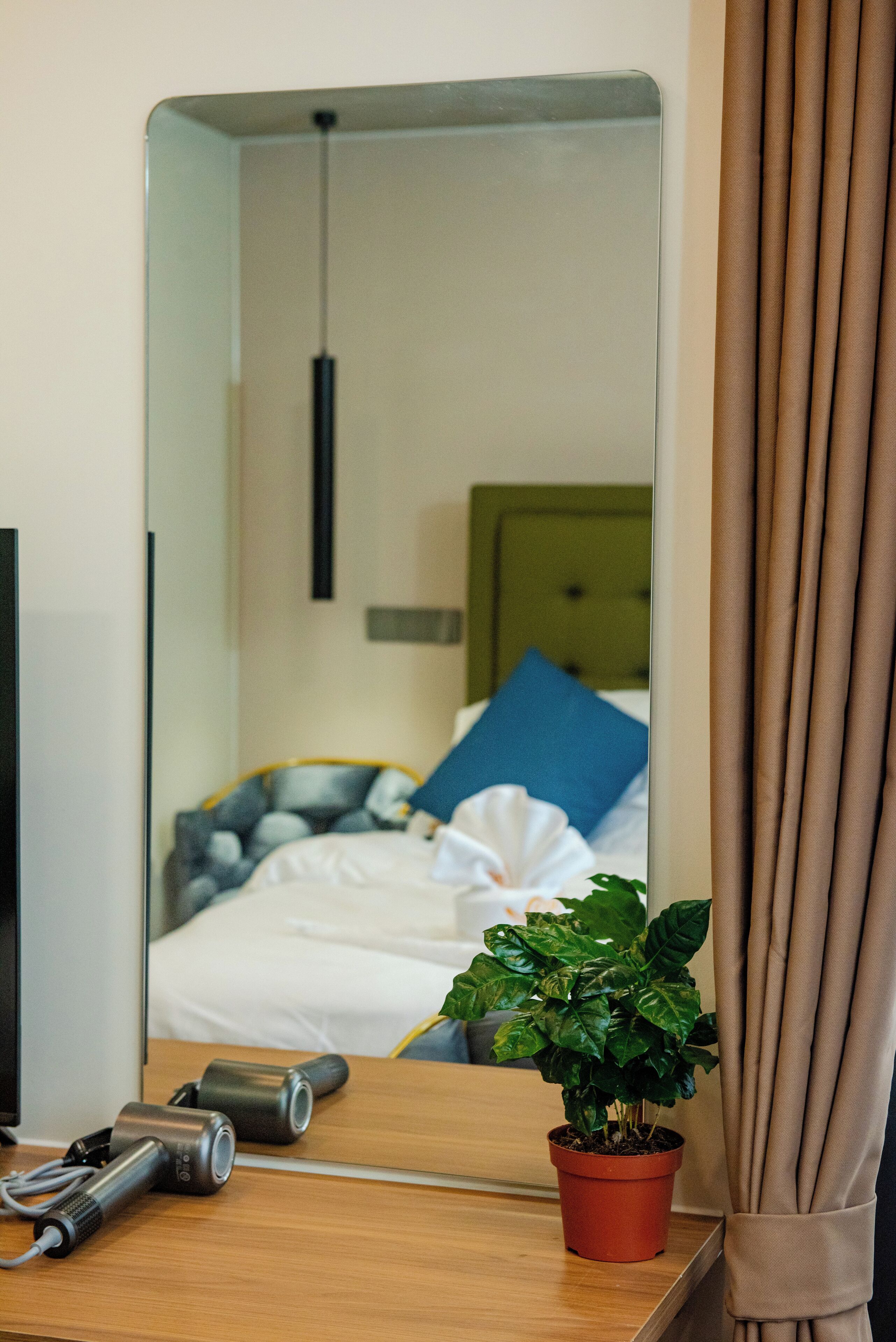 Duplex, 1 Queen Bed | In-room safe, desk, laptop workspace, iron/ironing board