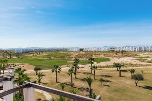 Golf - Sun-facing penthouse with pool and stunning golf course views (Torre Pacheco)