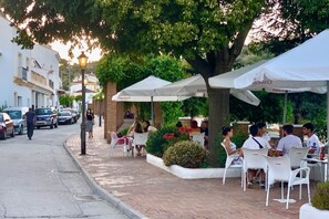 Outdoor dining - Four Storey Finca Infinity Pool Mountain Views optional separate apartment (Malaga Province)