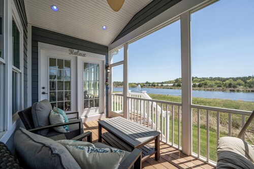 Indigo Sands Getaway! 4 Bedroom Duplex in the Bayside Resort and Golf Community! Community Pool, Tennis Courts, Close to the Beach, Free WIFI!