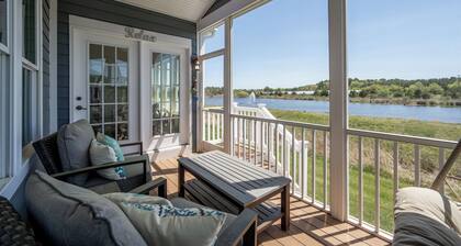 Indigo Sands Getaway! 4 Bedroom Duplex in the Bayside Resort and Golf Community! Community Pool, Tennis Courts, Close to the Beach, Free WIFI!