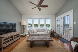 Smart TV - Indigo Sands Getaway! 4 Bedroom Duplex in the Bayside Resort and Golf Community! Community Pool, Tennis Courts, Close to the Beach, Free WIFI! (Selbyville)
