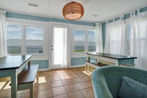 Interior - Sea Oats Ocean Front 4 Bedroom 2 Bath Home Linens Included! (Edisto Island)